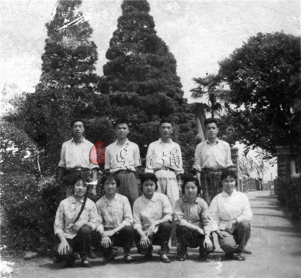 1961年新华丝织厂牵经车间乙班