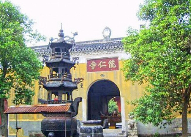 能仁寺位于浙江嘉兴秀洲区新塍镇,建于五代后梁天监二年(503),距今