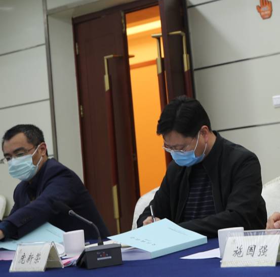 2.吴江区委政法委副书记庞新荣参加会议并致辞.jpg 2.吴江区委政法委副书记庞新荣参加会议并致辞.jpg