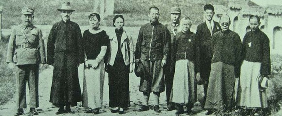 5.1936年12月2日蒋介石在洛阳与西北军政首脑合影 左起:杨虎城、蔣介石、宋美龄、杨虎城夫人、張学良、邵力子.jpg
