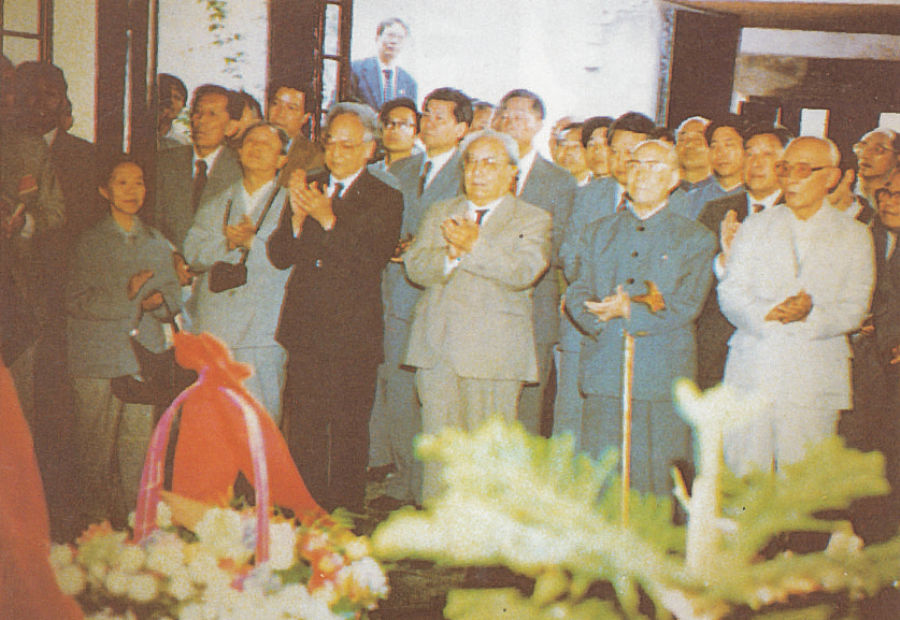 10、1987年5月28日,柳亚子纪念馆开馆及柳亚子纪念像揭幕仪式在黎里举行.jpg