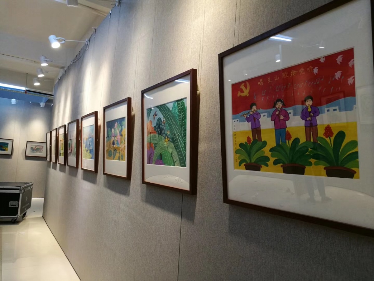 14周鑫华非遗传承展现场画作.JPG 14周鑫华非遗传承展现场画作.JPG
