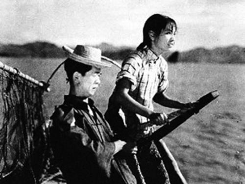 12、二十世纪30年代电影《渔光曲》剧照.jpg 12、二十世纪30年代电影《渔光曲》剧照.jpg
