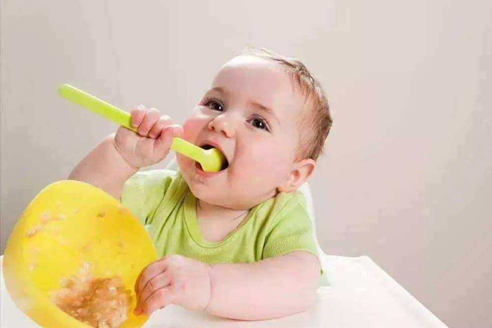 1.宝宝吃辅食.jpg 1.宝宝吃辅食.jpg