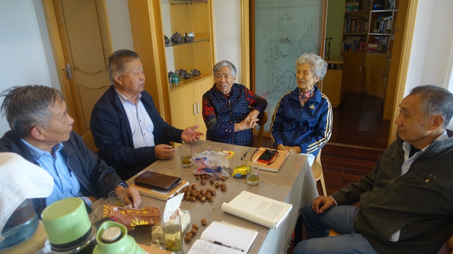 6.第一届蚕桑学校部分学员与当年蚕种场职员回忆往事.jpg 6.第一届蚕桑学校部分学员与当年蚕种场职员回忆往事.jpg