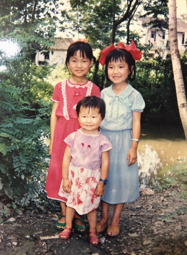前排:我。后排左堂姐,后排右邻居小姐姐_副本.jpg 前排:我。后排左堂姐,后排右邻居小姐姐_副本.jpg