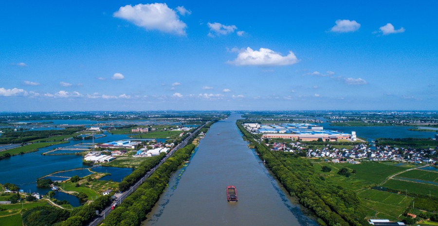 连接示范区三地的太浦河.jpg