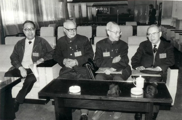 “863”计划的四位科学家,右二为杨嘉墀.png