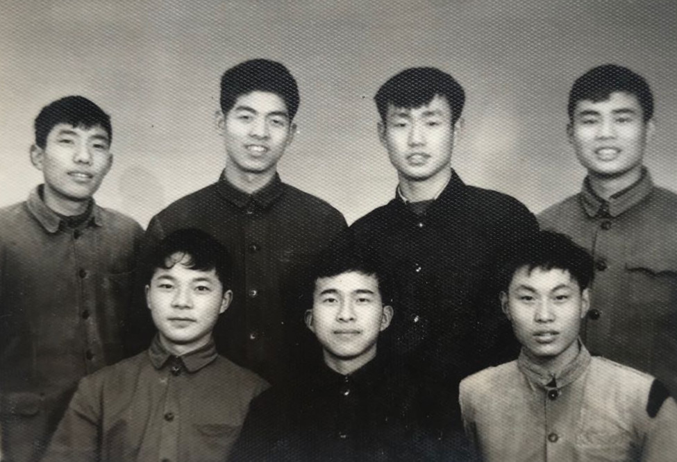 作者(后排左二)高中时和同学合影_副本.jpg