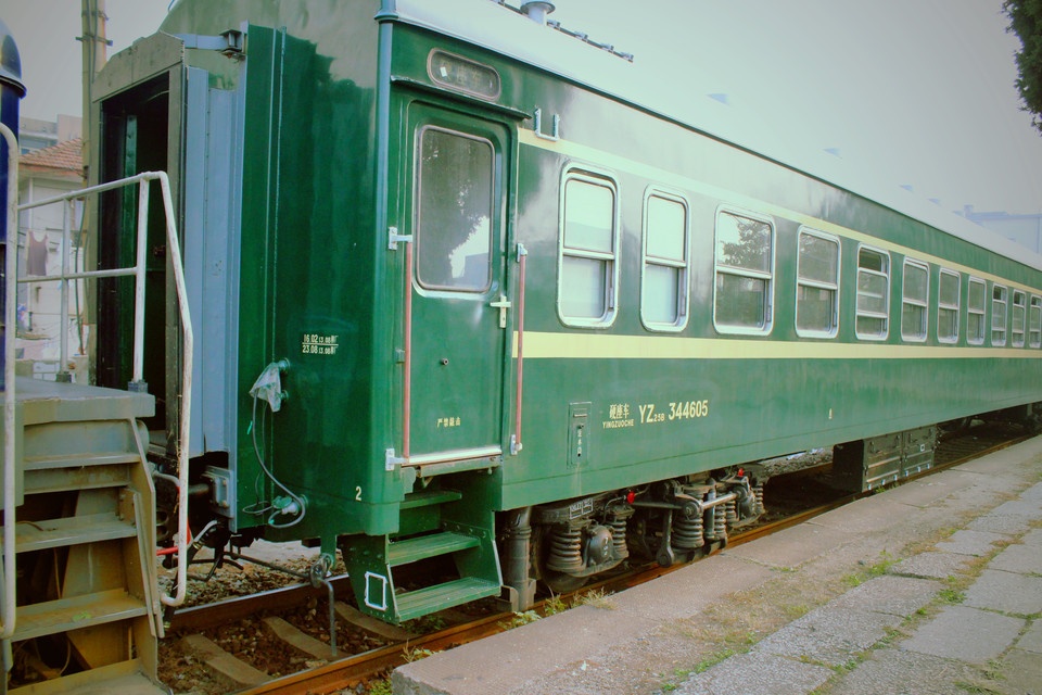 图8：绿皮火车.jpg
