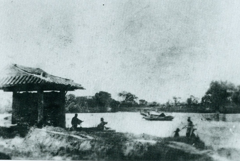 玛瑙春游(摄于1937年前）.jpg